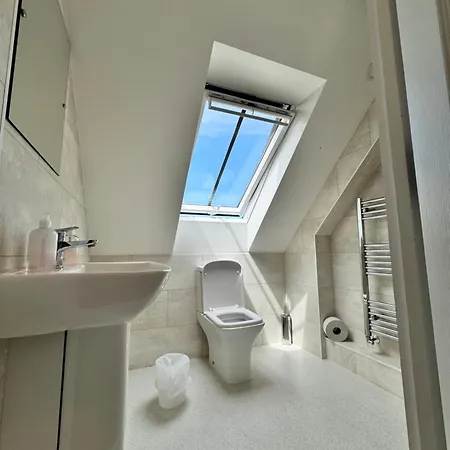 Relaxing Airport Rooms Stanwell Exterior photo