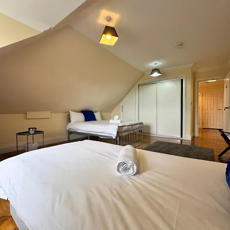 Relaxing Airport Rooms Stanwell Exterior photo