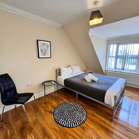 Relaxing Airport Rooms Stanwell Exterior photo