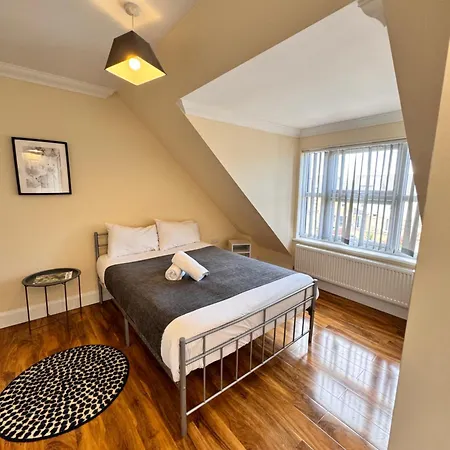 Relaxing Airport Rooms Stanwell Exterior photo