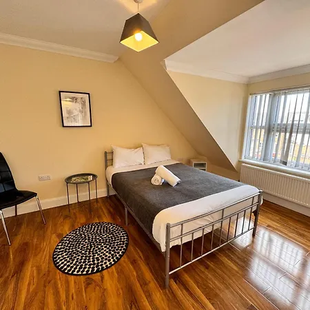 Relaxing Airport Rooms Stanwell Exterior photo