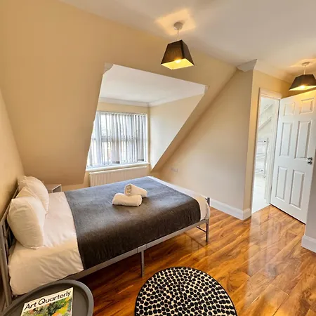 Relaxing Airport Rooms Stanwell Exterior photo